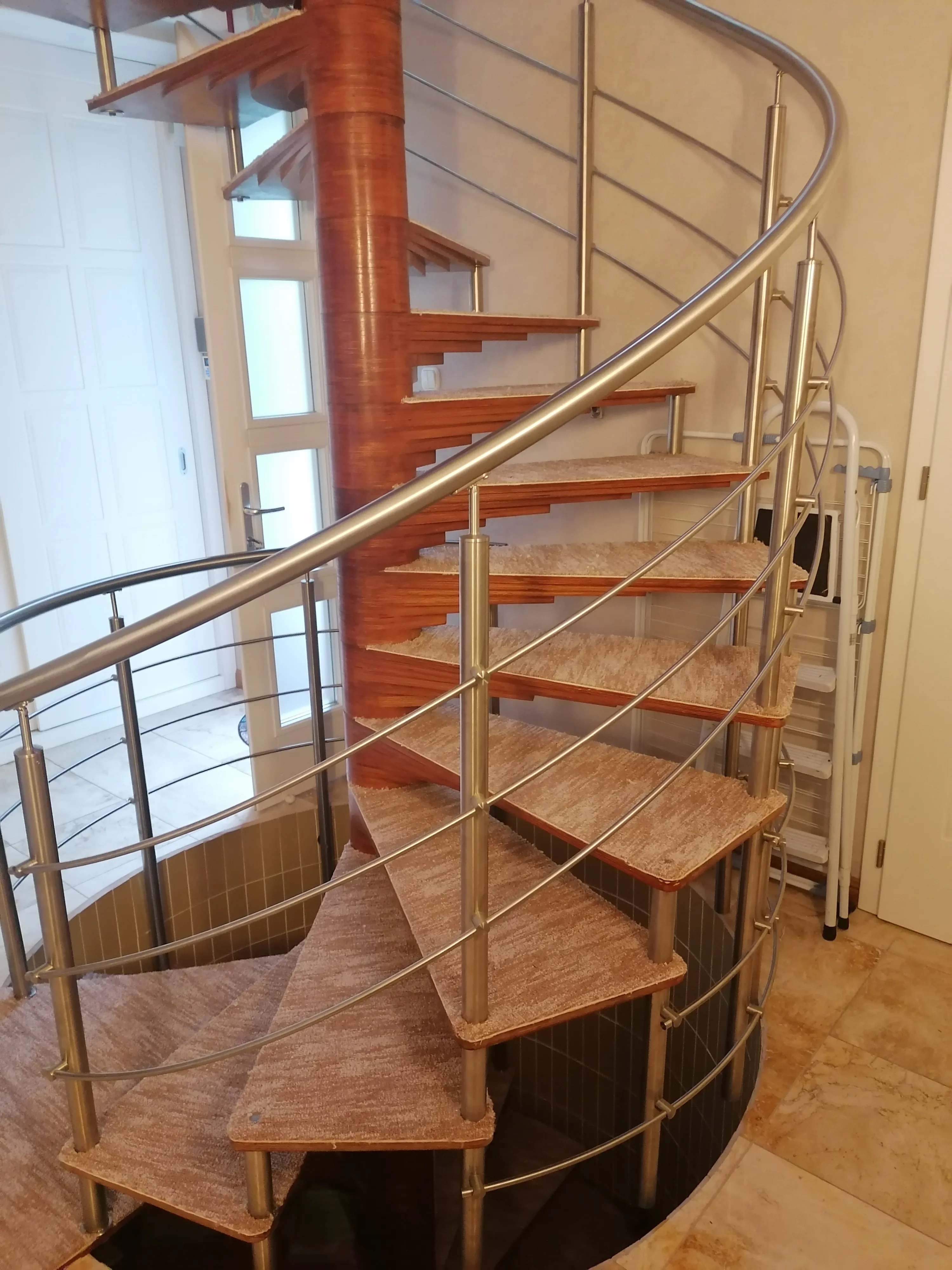 Szőnyegpadló szegés - tökéletes illeszkedés